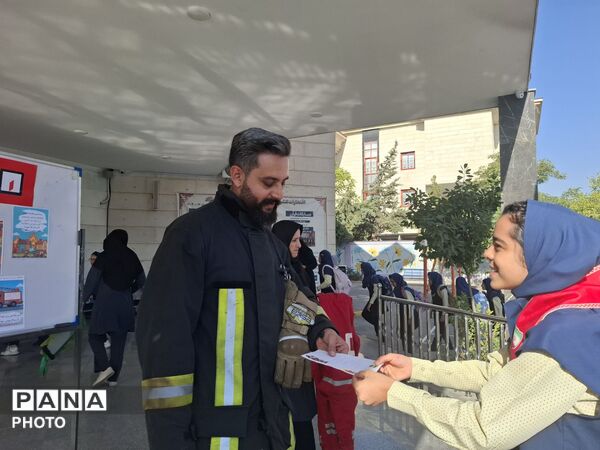 گرامیداشت روز آتش نشانی و ایمنی در مدرسه مصلی نژاد
