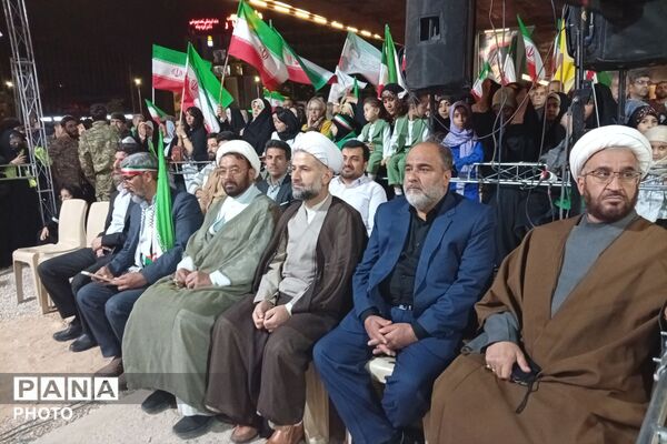 جشن ازدواج ۱۴ زوج جوان در میدان معلم شیراز