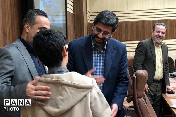 کارگاه توانمندسازی مدیران و معاونین پرورشی مدارس غیر دولتی و افتتاحیه طرح نماد در ناحیه دو شهرری 