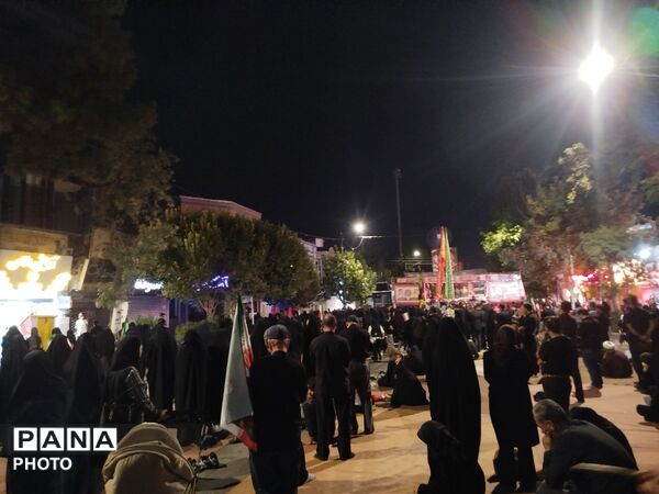 خیابان امام خمینی شهرستان نیشابور باز هم اجتماعات شبانه مردم این شهر را در برمی‌گیرد