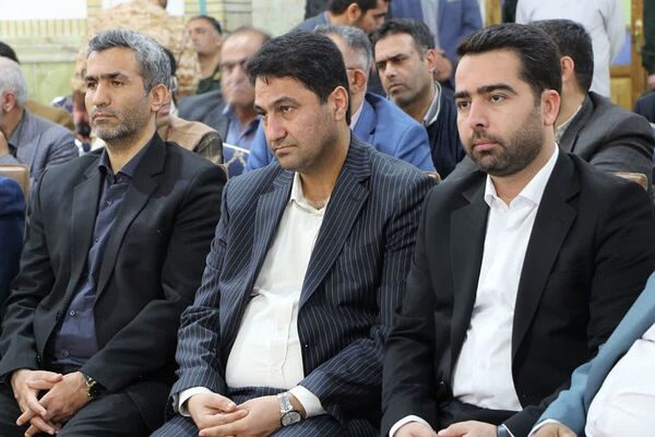 رئیس‌جمهور با خانواده شهدا در پیشوا دیدار کرد