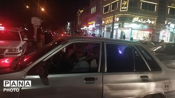 نیشابوری ها تا پایان جنگ  به  بلوار فضل با پرچم ایران  می آیند 