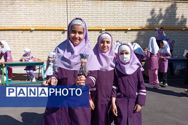 بازارچه دانش‌آموزی در دبستان شاهد شهید محمدرضا کشاورز 