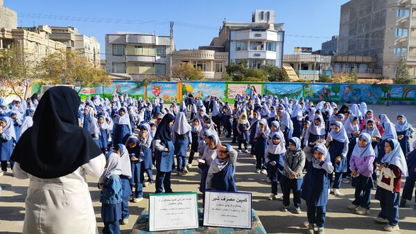 جلسه آموزشی کمپین پیشگیری از پوکی استخوان در مدرسه شاهد خیر سجادی 