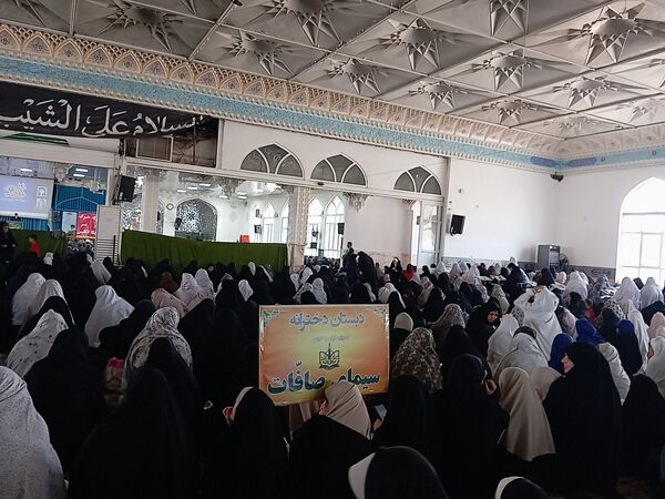حضور دانش آموزان در نماز جمعه کاشمر