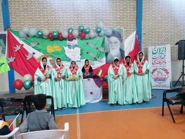 ویژه برنامه‌های دهه فجر و همایش یاوران انقلاب در مدارس روستای چری