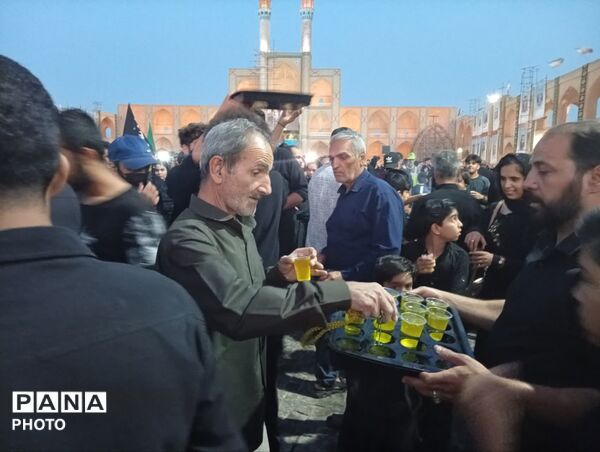 طنین «یا حسین» در امیرچقماق؛ میثاق دوباره ی عاشوراییان یزد با راه شهدا