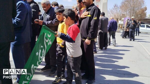 کاروان پیاده مردم انقلابی شهرستان بروجن همزمان با شهادت امام علی (ع) 