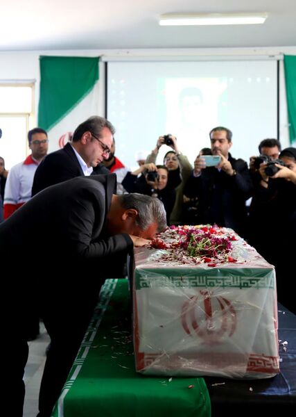میزبانی هنرجویان هنرستان دکتر حسابی شهر محلات از پیکر شهید گمنام دفاع مقدس 