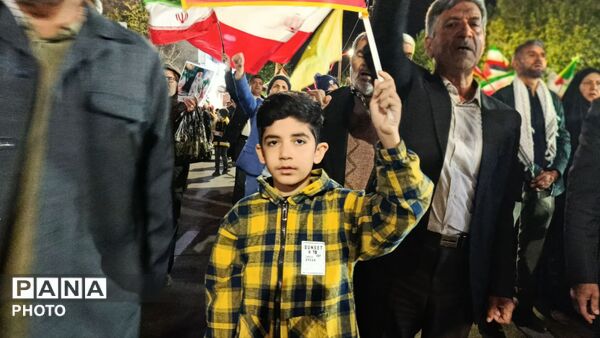 کودکان کاشمری پای کار انقلاب 