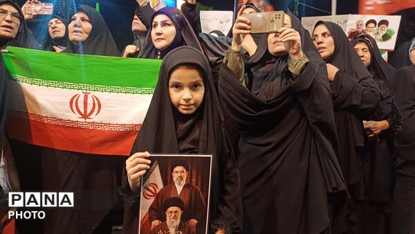 کوهدشت  یک صدا،اجتماع مردمی برای دفاع از وطن  وبیعت بارهبر جدید