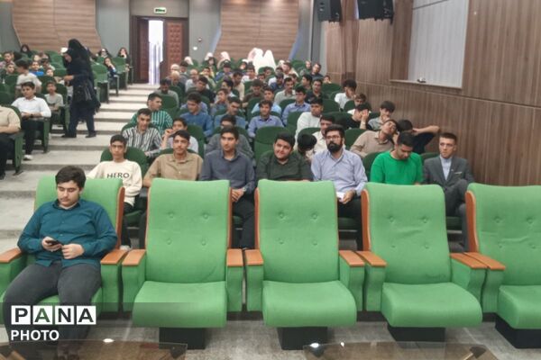 آیین تجلیل از پسران رتبه های برتر مسابقات فرهنگی و هنری و قرآن و عترت