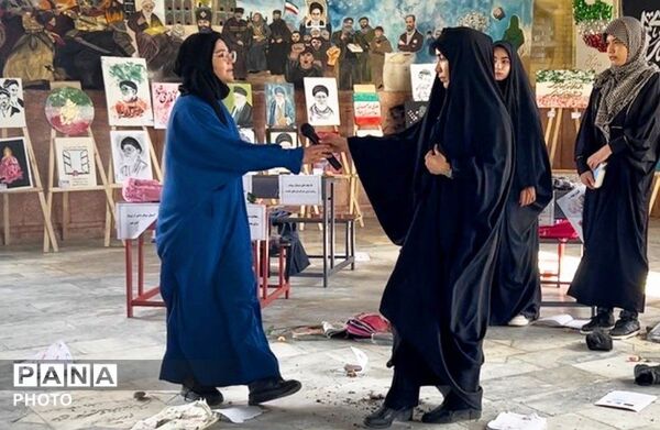 نمایش خیابانی هنرجویان هنرستان شهید سادلجی