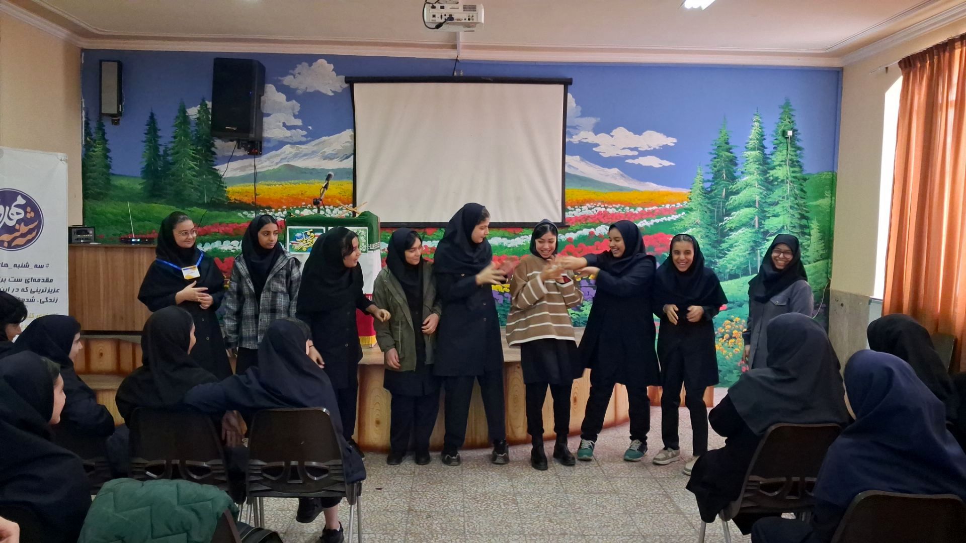 جشنواره دهه فجر مدرسه‌ای