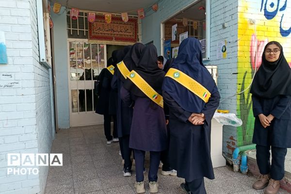 گامی مؤثر در مسیر رشد؛ گردهمایی همیاران مشاور دختر در ابوذر غفاری