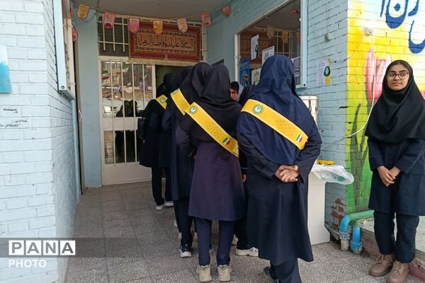 گامی مؤثر در مسیر رشد؛ گردهمایی همیاران مشاور دختر در ابوذر غفاری
