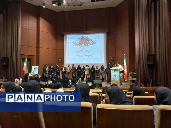 تجلیل از دانش‌آموزان برگزیده چهل و دومین‌ مسابقات فرهنگی و هنری امید فردا ناحیه ۳ مشهد مقدس 