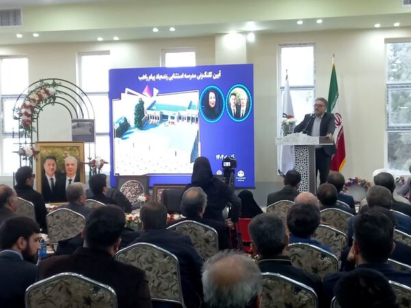 کلنگ نخستین مدرسه زنده‌یاد پیام راهب در قمصر به زمین زده شد