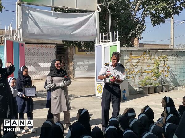 آموزش ایمنی و اطفاء حریق در دبستان ناهید نخودی نیشابور 