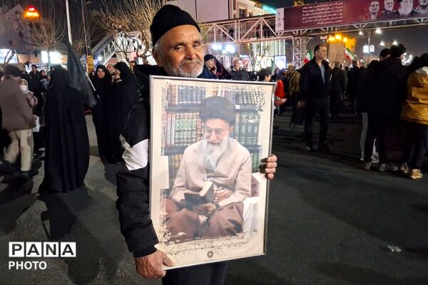حضور جمعیت گسترده مردمی در یادبود شهادت امام خامنه‌ای