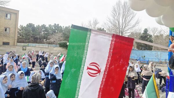 سالروز پیروزی انقلاب اسلامی در دبستان حافظ یک