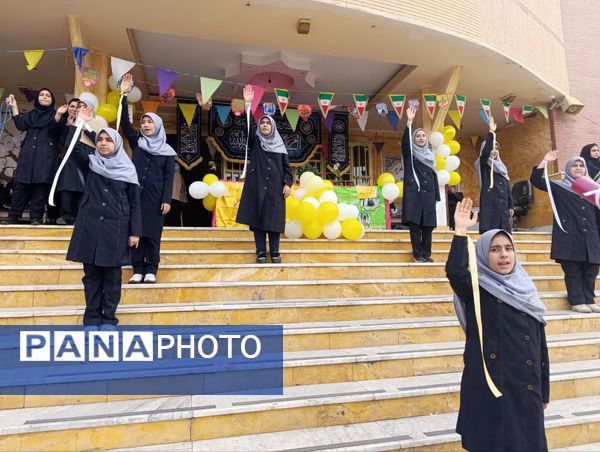 جشن پرنشاط دانش‌آموزان مدرسه حضرت معصومه(س) ناحیه 4 کرج