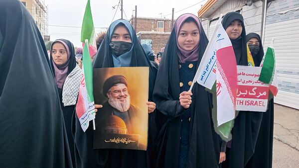حماسه‌آفرینی دانش‌آموزان کمیجانی در راهپیمایی۱۳ آبان 