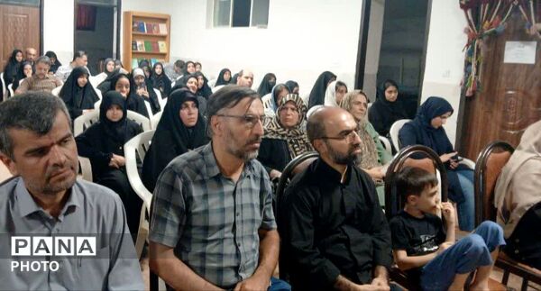 تجلیل از دانش آموزان برگزیده مسابقات شعرخوانی و مشاعره در قم