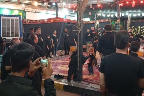 باعشق امام حسین (ع) خدمت می‌کنم