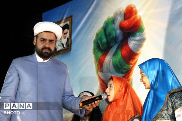 جشن روز دختر در ورودی باغ دولت آباد یزد