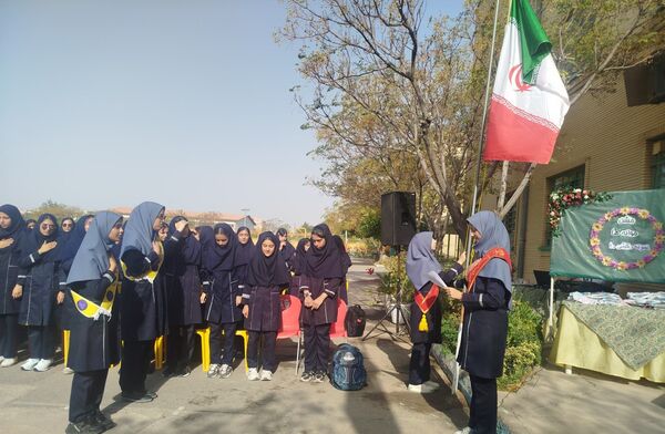 جشن ماه مهرومدرسه دردبیرستان وکیلی ۱۰نیشابور