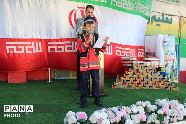 جشن شکوفه‌ها در دبستان کشاورز با استقبال ویژه از کلاس‌اولی‌ها