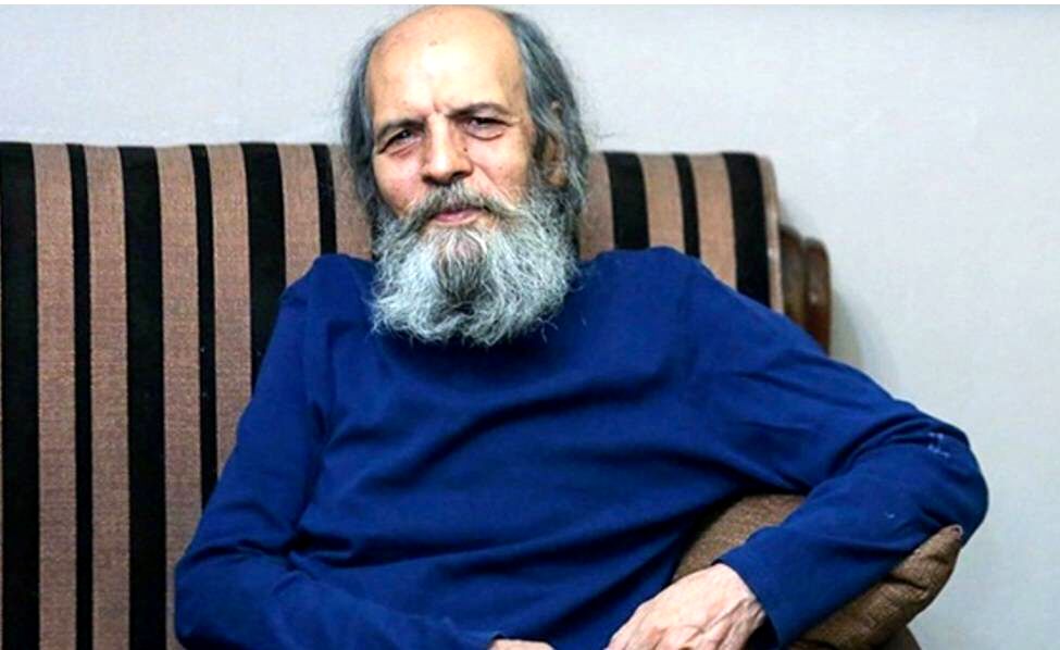دو خوک دیوسیرت و به صورت اهرمن رخ  و دو جانی لجن مخ که جنون‌شان عیان است