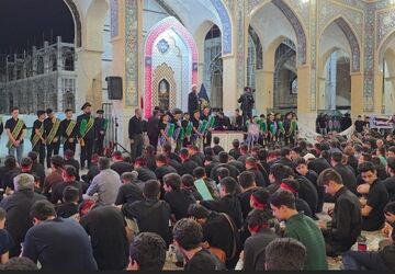آئین سوگواری «احلی من العسل» با حضور پرشور دانش‌آموزان در حرم مطهر حضرت زینب(س) اصفهان 
