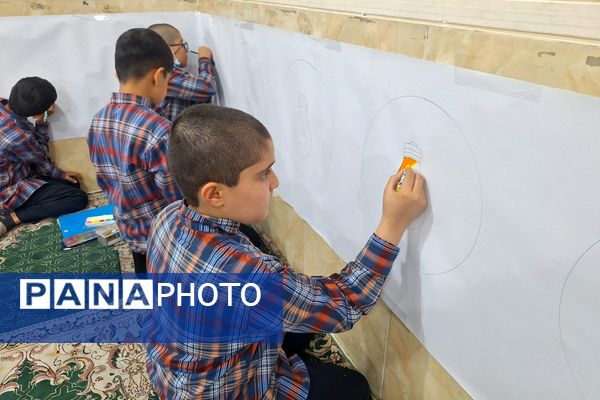 برپایی نقاشی همگانی در هفته ماها در آموزشگاه معارف۶ ناحیه ۳شیراز 