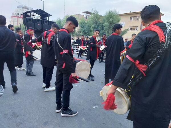 استقبال عزاداران حسینی از کاروان نمادین اسرای کربلا در قم