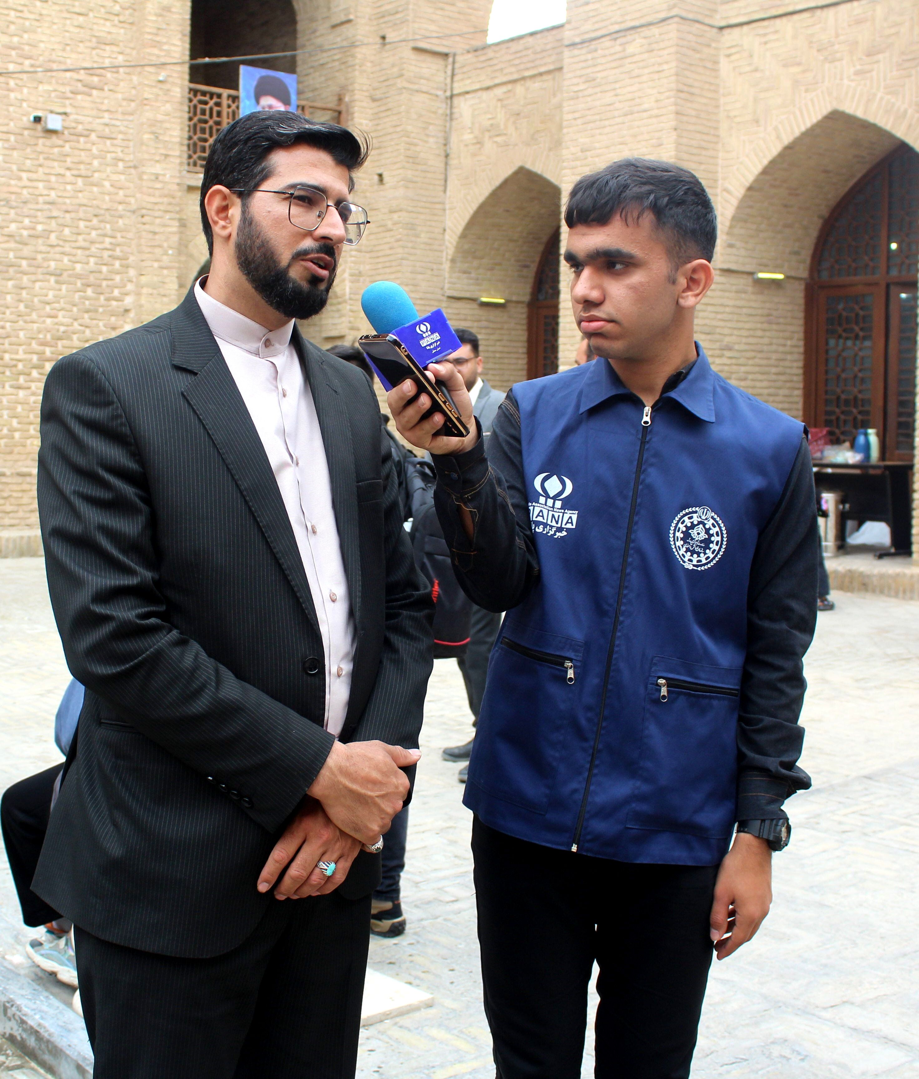 ۱۰۰ دانش آموز پسر برای راهیابی به مرحله کشوری به رقابت پرداختند