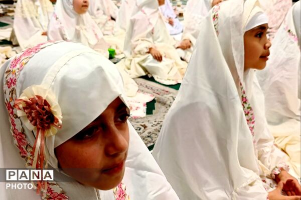 جشن روزه اولی‌ها در دبستان الهام حاجیان ناحیه دو شهرری 