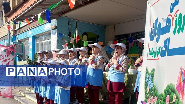 آیین نواختن زنگ هوای پاک در دبستان شریعه افشار‌نژاد ناحیه ۶