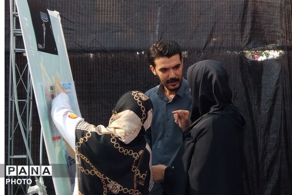 بهارستان دو در مسیر عشق؛ میزبانی فرهنگیان از زائران حسینی در عوارضی پرند