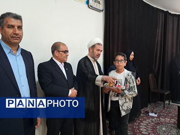 آیین تجلیل از داوران و عوامل مسابقات قرآن، عترت و نماز فرهنگیان منطقه عجب شیر