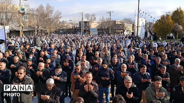 اقامه نماز عید سعید فطردر شهرستان نورآباد 