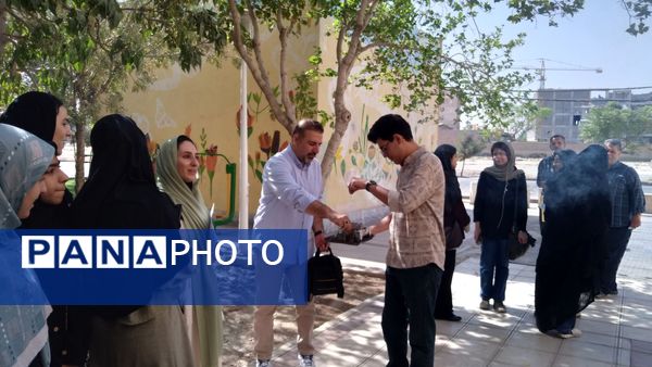 نشست ادبی خوانش نامه‌های سهراب سپهری در قم