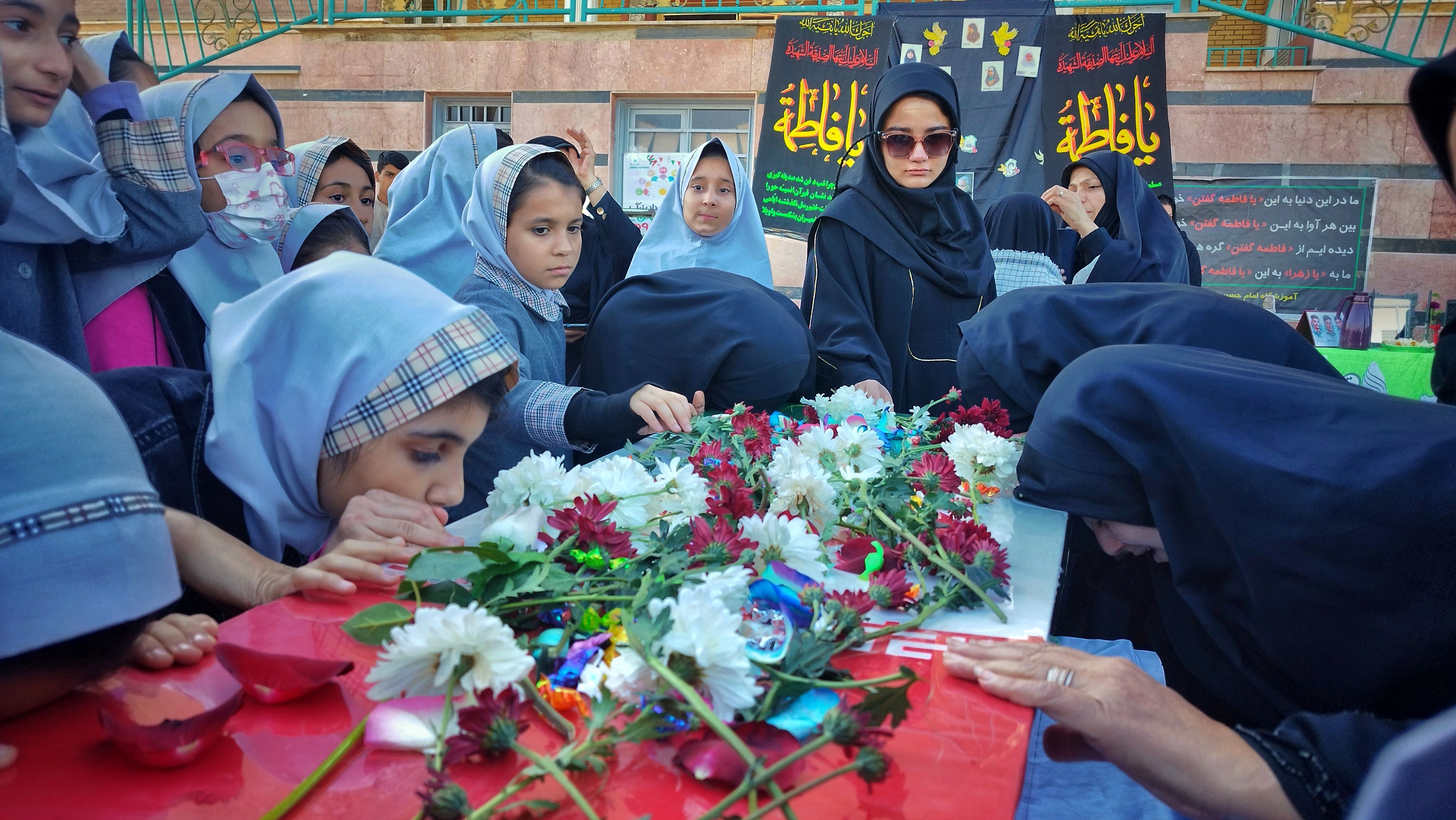 استقبال از پیکر شهید خوشنام در یازده مدرسه اشتهارد