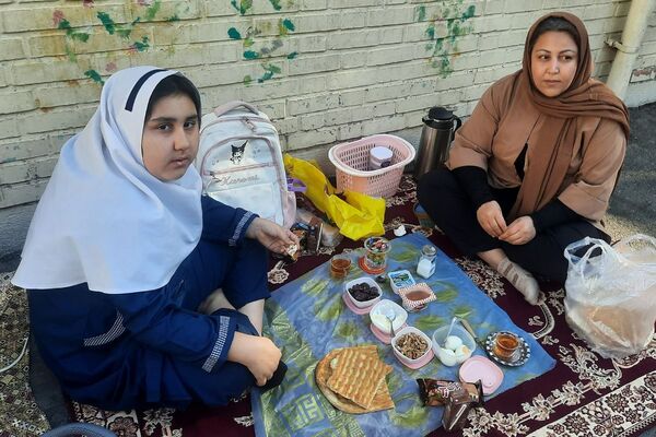 برگزاری مراسم صبحانه مادر دختری همزمان با آغاز هفته‌ پیوند اولیا و مربیان در دبستان مهندس وحید کیهانی ناحیه یک شهرری
