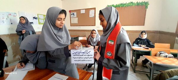 پویش مشق همدلی در دبستان دخترانه احدیان ناحیه ۶ مشهد