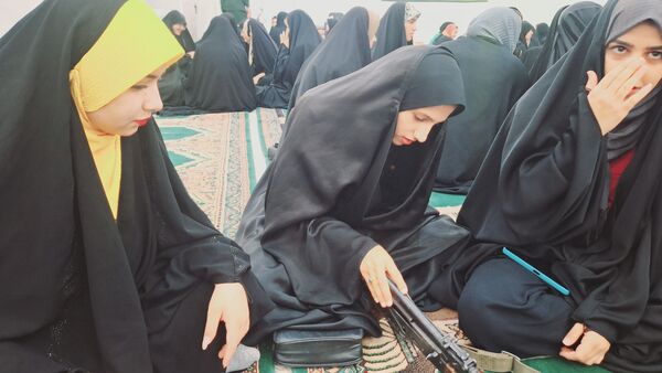 برگزاری کلاس سلاح شناسی ویژه دختران در شهرستان لنده