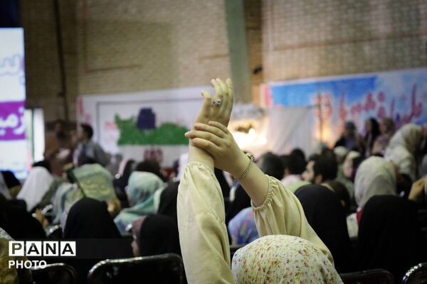 ندای هلهله فرشته‌ها در ورزشگاه انقلاب کرج 