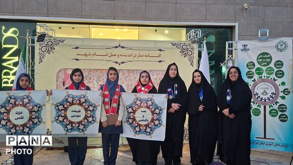 نماز جماعت در میدان جانباز مشهد با حضور وزیر آموزش و پرورش