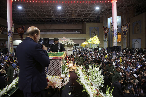 جلوه‌هایی از مراسم وداع با پیکر سردار شهید «نیلفروشان» در قم